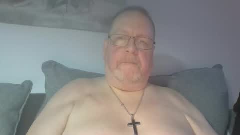 Snapshot of sunspotbaby chatting on 11/03/25, 11:37 Sunspotbaby online show from 11/03/25, 11:37