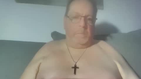 Snapshot of sunspotbaby chatting on 05/17/26, 12:41 Sunspotbaby online show from 05/17/26, 12:41