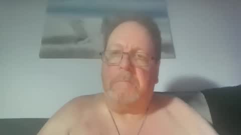 Snapshot of sunspotbaby chatting on 05/20/26, 05:02 Sunspotbaby online show from 05/20/26, 05:02