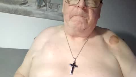Snapshot of sunspotbaby chatting on 07/05/26, 02:18 Sunspotbaby online show from 07/05/26, 02:18
