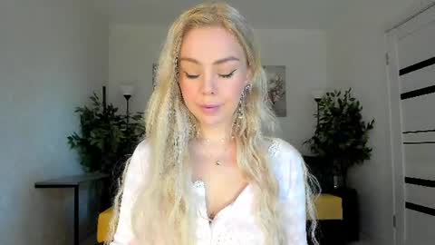 Snapshot of super_peach chatting on 07/18/26, 03:54 Jenn online show from 07/18/26, 03:54
