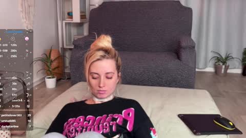 Snapshot of super_peach_stream chatting on 01/19/25, 05:28 ANNApvt open full info in bio online show from 01/19/25, 05:28