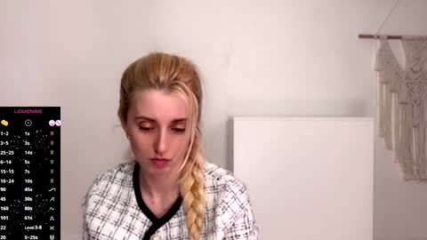 Snapshot of super_peach_stream chatting on 03/09/25, 07:37 ANNApvt open full info in bio online show from 03/09/25, 07:37