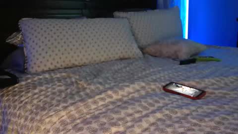 Snapshot of superbronnon chatting on 02/17/25, 03:04 Superbronnon online show from 02/17/25, 03:04