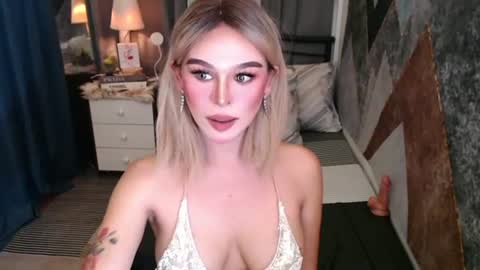 Snapshot of superh0tangelxx chatting on 06/11/26, 02:53 CARMINA online show from 06/11/26, 02:53