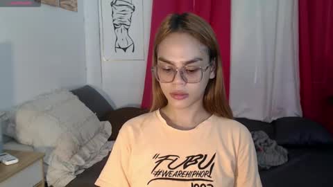 Snapshot of superhotvaleria chatting on 09/15/25, 07:30 Im val online show from 09/15/25, 07:30