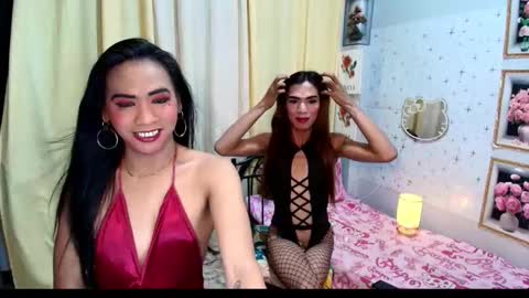 Snapshot of superlatinaasian4u chatting on 09/19/25, 12:56 URWILD-JASMINE online show from 09/19/25, 12:56