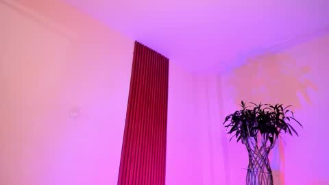 Snapshot of suprasexyjohn chatting on 11/26/25, 06:42 llllSupra llll online show from 11/26/25, 06:42