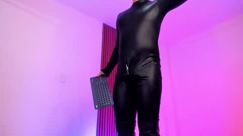 Snapshot of suprasexyjohn chatting on 11/29/25, 08:01 llllSupra llll online show from 11/29/25, 08:01