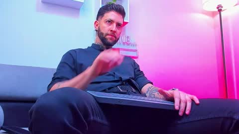 supreme_alpha_ online show from 11/21/25, 03:16