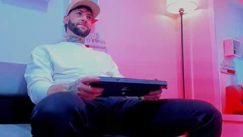 supreme_alpha_ online show from 11/22/25, 04:55