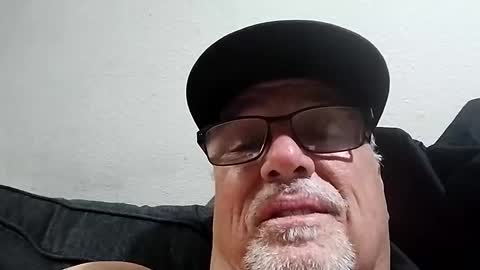 Snapshot of surfdude777888 chatting on 03/05/25, 11:49 surfdude777888 online show from 03/05/25, 11:49