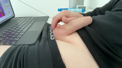 Snapshot of surfstar81 chatting on 09/10/25, 09:20 surfstar81 online show from 09/10/25, 09:20