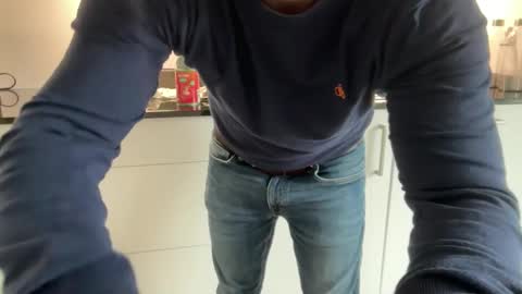 Snapshot of surfstar81 chatting on 09/24/25, 10:40 surfstar81 online show from 09/24/25, 10:40