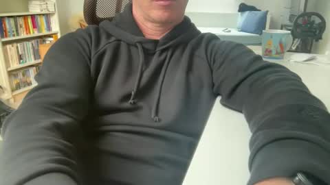 Snapshot of surfstar81 chatting on 09/30/25, 09:47 surfstar81 online show from 09/30/25, 09:47