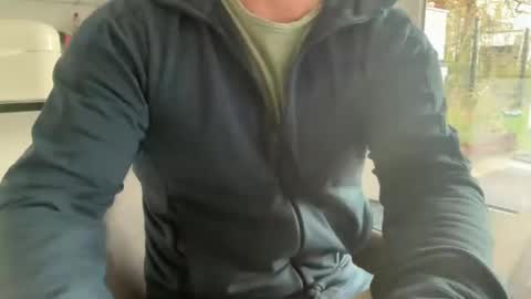 Snapshot of surfstar81 chatting on 10/28/25, 09:13 surfstar81 online show from 10/28/25, 09:13