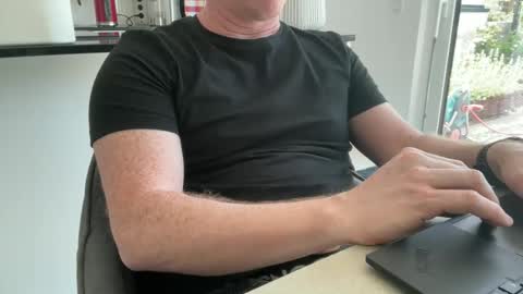Snapshot of surfstar81 chatting on 04/28/26, 09:14 surfstar81 online show from 04/28/26, 09:14