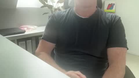 Snapshot of surfstar81 chatting on 05/07/26, 07:36 surfstar81 online show from 05/07/26, 07:36