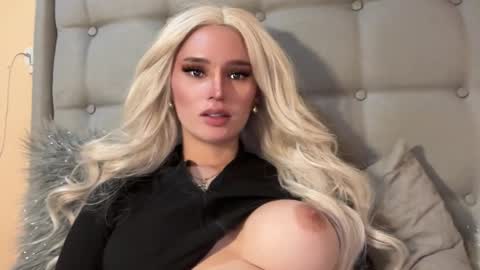 Mia online show from 12/06/24, 04:25