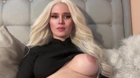 Mia online show from 01/10/25, 07:57