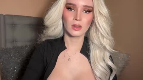 Mia online show from 01/16/25, 04:38