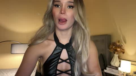 Mia online show from 11/04/25, 05:28