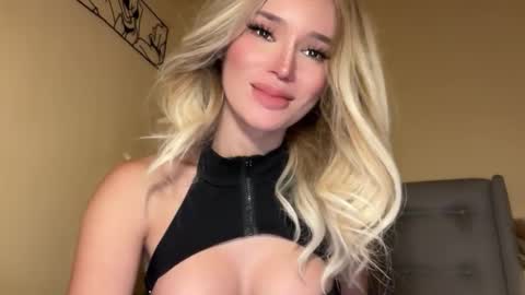 Mia online show from 11/24/25, 08:47