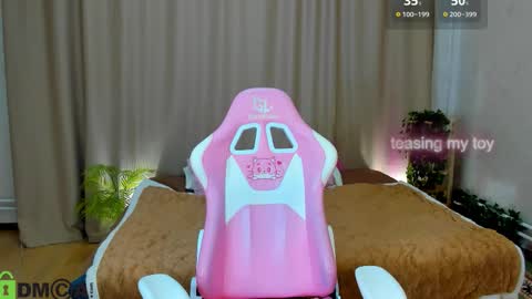 Annie online show from 09/21/25, 12:23