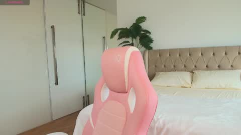 Snapshot of susan_backer chatting on 02/12/26, 11:27 Susan online show from 02/12/26, 11:27