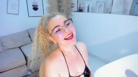 susan_blond online show from 07/16/26, 12:11