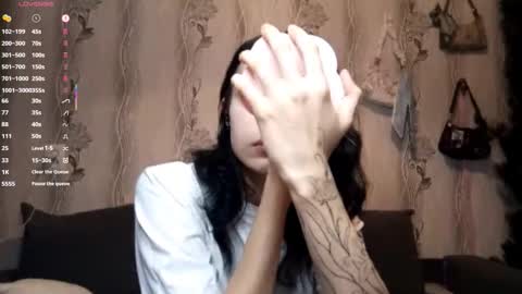 Snapshot of susannahmcdade chatting on 12/17/25, 01:28 Kate online show from 12/17/25, 01:28