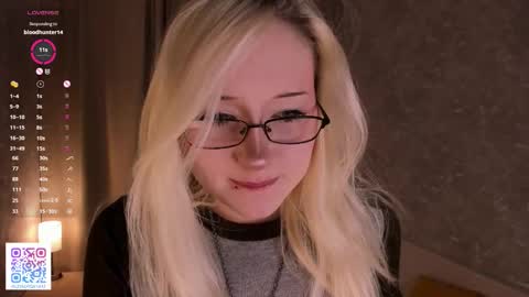 Snapshot of susannkesley chatting on 12/14/25, 04:18 Eva online show from 12/14/25, 04:18