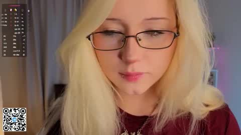 Snapshot of susannkesley chatting on 12/18/25, 04:07 Eva online show from 12/18/25, 04:07