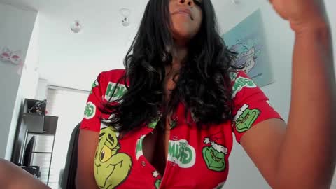 Snapshot of susanrhodes chatting on 12/18/24, 04:17 Andrea - Migue online show from 12/18/24, 04:17