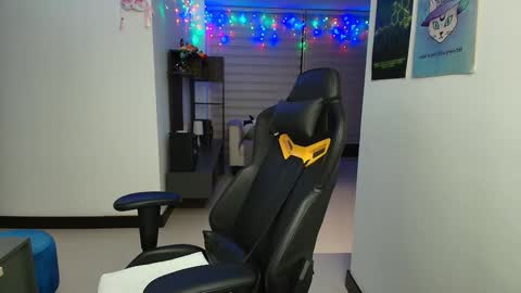 Snapshot of susanrhodes chatting on 01/19/25, 10:17 Andrea - Migue online show from 01/19/25, 10:17