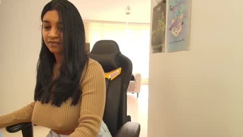 Snapshot of susanrhodes chatting on 02/16/25, 03:59 Andrea - Migue online show from 02/16/25, 03:59