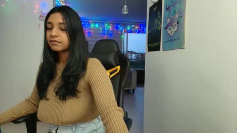 Snapshot of susanrhodes chatting on 02/16/25, 11:16 Andrea - Migue online show from 02/16/25, 11:16