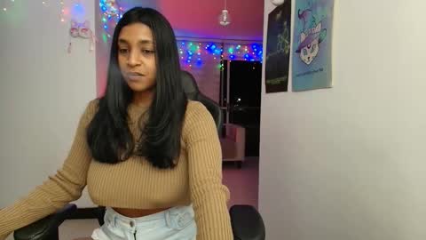 Snapshot of susanrhodes chatting on 02/17/25, 02:20 Andrea - Migue online show from 02/17/25, 02:20