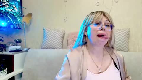 Snapshot of susienoreen chatting on 03/07/25, 05:08 SusieNoreen online show from 03/07/25, 05:08