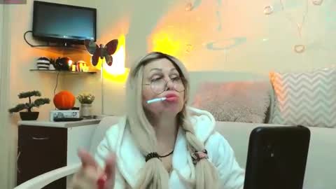 Snapshot of susienoreen chatting on 11/03/25, 04:36 SusieNoreen online show from 11/03/25, 04:36