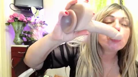 SusieNoreen online show from 05/15/26, 04:41