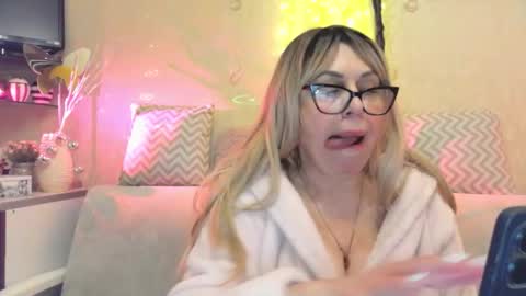 Snapshot of susiexnoreen chatting on 02/09/26, 06:28 SusiexNoreen online show from 02/09/26, 06:28