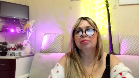 Snapshot of susiexnoreen chatting on 02/18/26, 10:39 SusiexNoreen online show from 02/18/26, 10:39