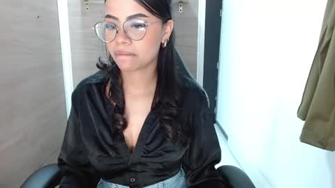 Snapshot of sussan_love01 chatting on 02/18/25, 02:16 Susan online show from 02/18/25, 02:16