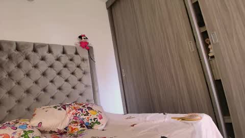 Snapshot of sussidream chatting on 11/04/25, 05:34 Andrea online show from 11/04/25, 05:34