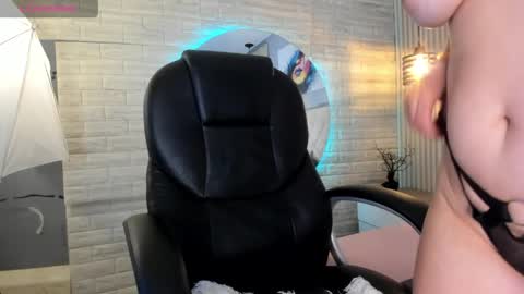 Snapshot of sussy__stone chatting on 05/11/26, 04:04 online show from 05/11/26, 04:04