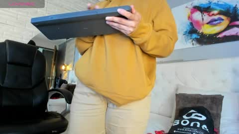 Snapshot of sussy__stone chatting on 05/13/26, 11:51 online show from 05/13/26, 11:51