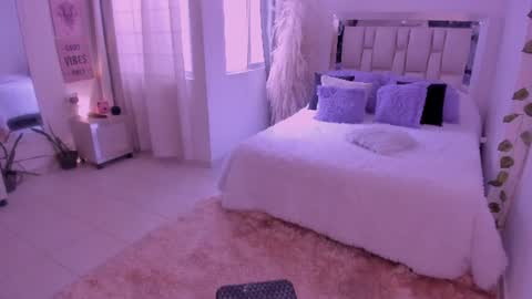 sussy_bell_ online show from 07/01/26, 06:51