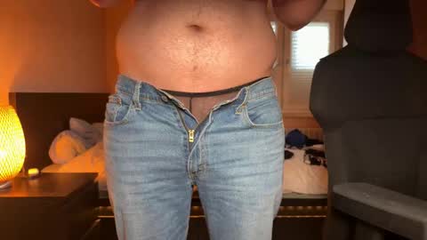 Snapshot of sutlac90 chatting on 11/08/25, 11:10 sutlac90 online show from 11/08/25, 11:10