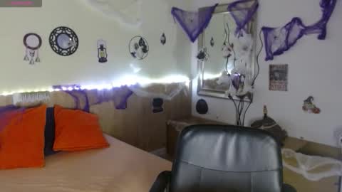 Suxxxy online show from 10/31/25, 02:07